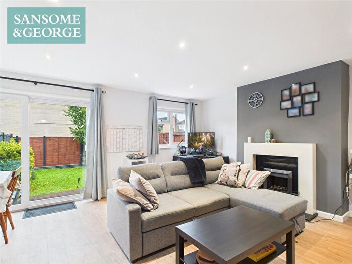 3 Bedroom End Of Terrace House For Sale In Meadow Way, Theale, Reading, Berkshire, RG7