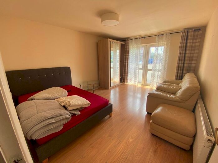 1 Bedroom Ground Flat To Rent In Rokesby Place, Wembley, HA0