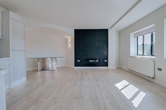 1 Bedroom Flat To Rent In Herkomer House, Bushey, WD23