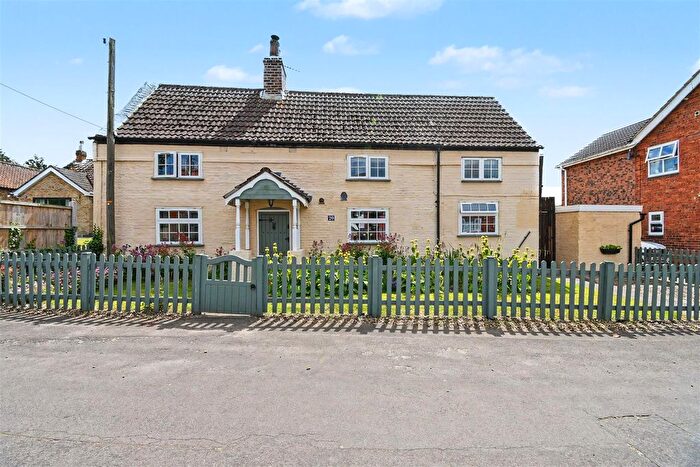 3 Bedroom Detached House For Sale In South Street, Barnetby, DN38