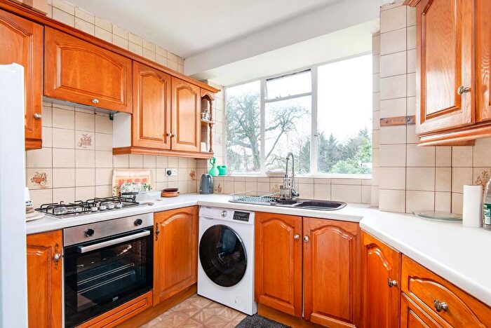 2 Bedroom Apartment To Rent In Willesden Lane, London, NW6