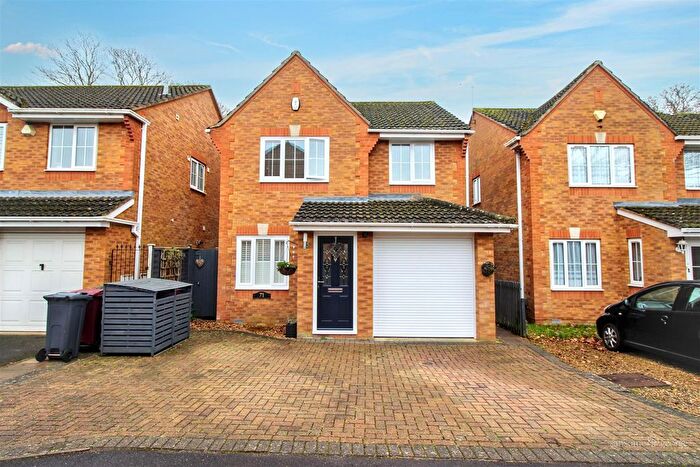 3 Bedroom Detached House For Sale In Edenham Crescent, Reading, RG1