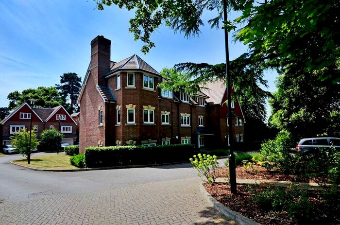 2 Bedroom Flat To Rent In Glade Mews, Guildford, Guildford, GU1