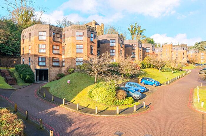 2 Bedroom Flat For Sale In Charterhouse Road, Godalming, Surrey, GU7