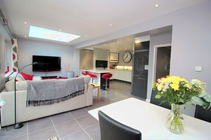 3 Bedroom Semi-Detached House To Rent In St. James's Park, Bath, BA1