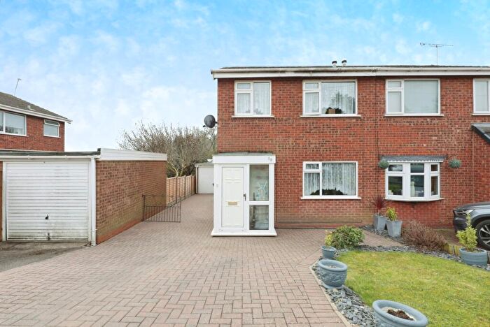 3 Bedroom Semi-Detached House For Sale In Salisbury Drive, Nuneaton, Warwickshire, CV10