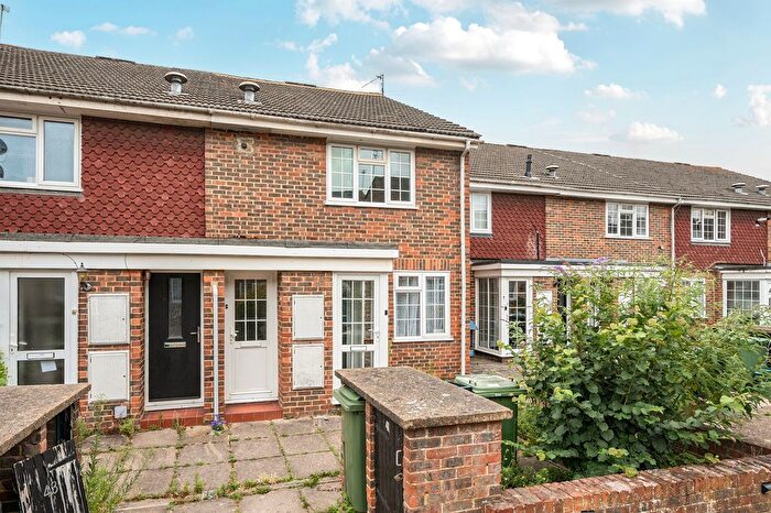 1 Bedroom Maisonette For Sale In Stevens Close, Epsom, KT17