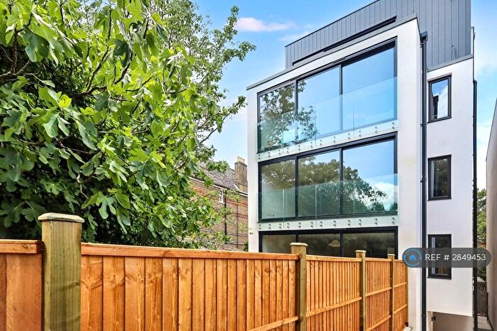 2 Bedroom Flat To Rent In Underhill Road, London, SE22