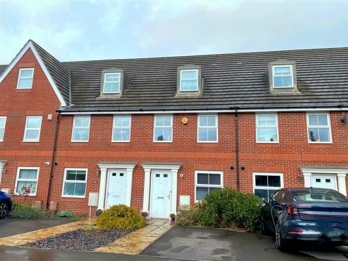 3 Bedroom Town House To Rent In Tudor Crescent, Portsmouth, PO6