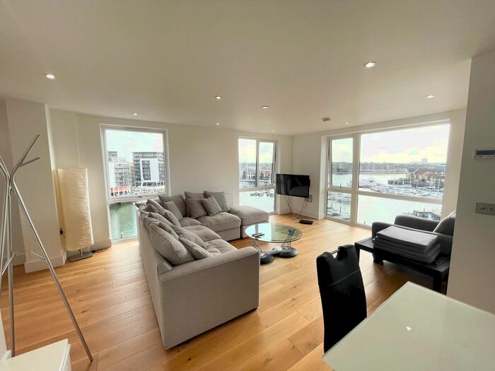 2 Bedroom Flat To Rent In Maritime Walk, Ocean Village, Southampton, SO14