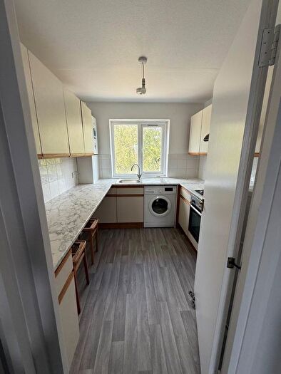 1 Bedroom Flat To Rent In B Cockfosters Road, Barnet, EN4