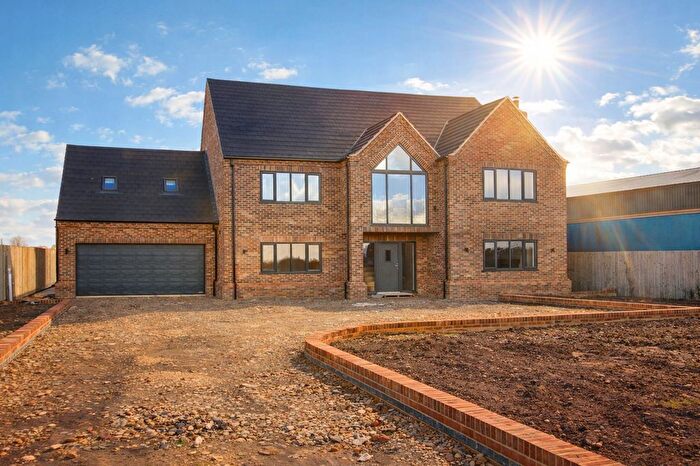 6 Bedroom Detached House For Sale In Fallow Corner Drove, Manea, PE15