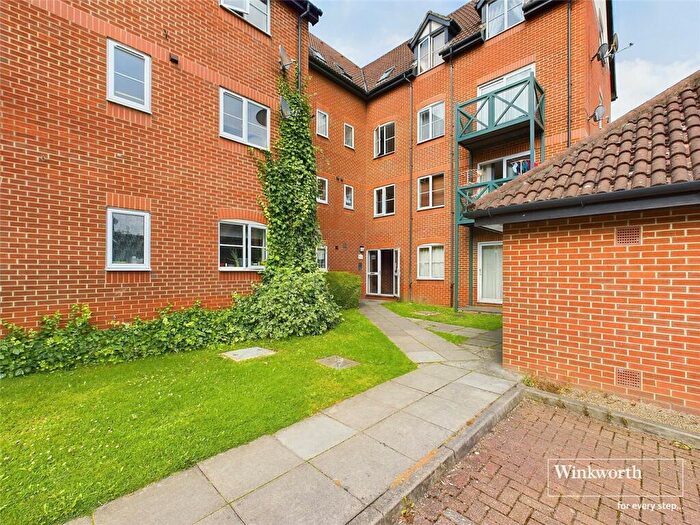 2 Bedroom Apartment To Rent In Admirals Court, Rose Kiln Lane, Reading, Berkshire, RG1