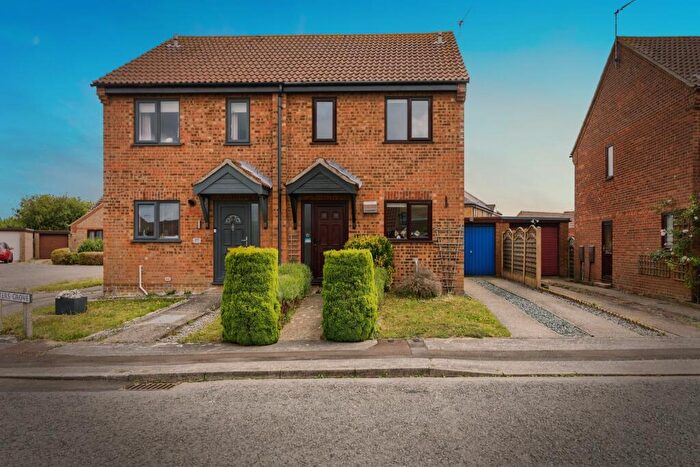 2 Bedroom Semi-Detached House For Sale In Planters Grove, Lowestoft, NR33