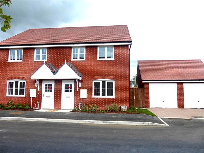 3 Bedroom House To Rent In Carriage Road, Aylesbury, HP22