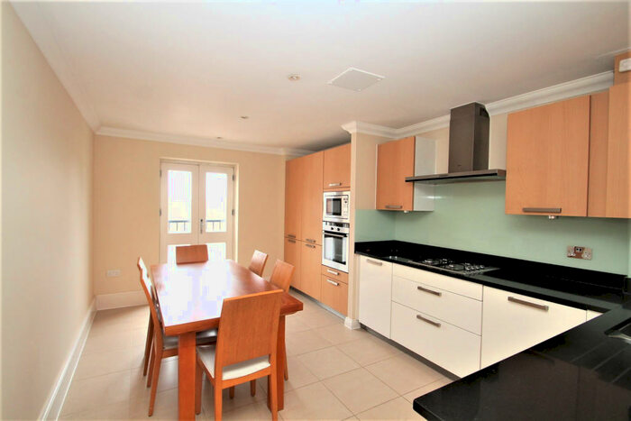 2 Bedroom Flat To Rent In King Henry Mews, Byron Hill Road, Harrow On The Hill, HA2