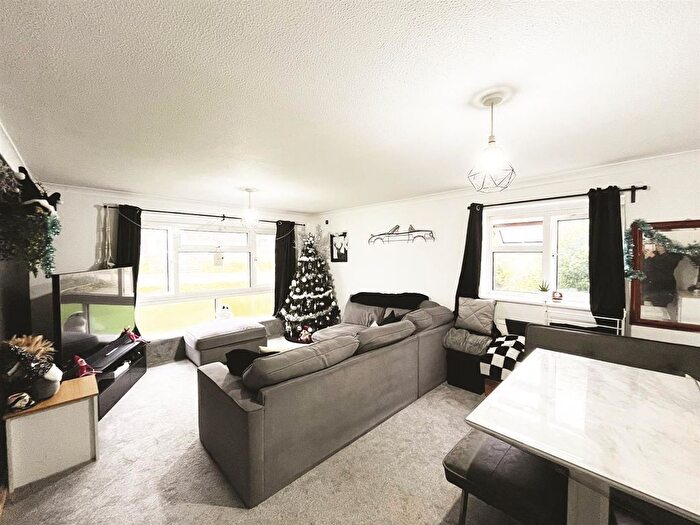 2 Bedroom Property To Rent In St. Giles Close, Shoreham-By-Sea, BN43