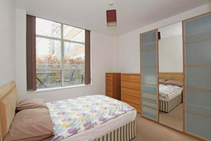 1 Bedroom Flat To Rent In Great West Road, Brentford, TW8