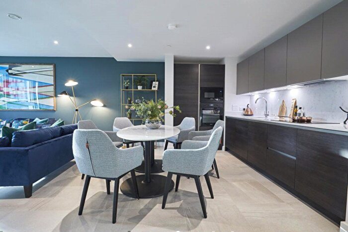 3 Bedroom Flat To Rent In Parliament View, Westminster, London, SE1