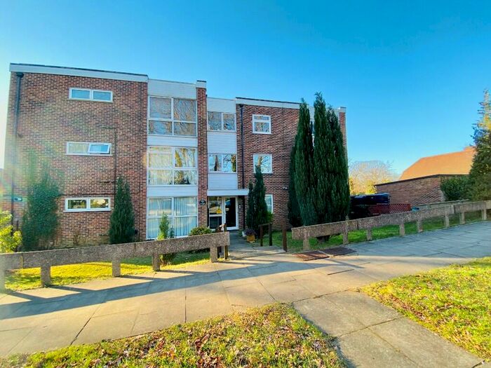 2 Bedroom Flat To Rent In Chaseville Park Road, Winchmore Hill, N21