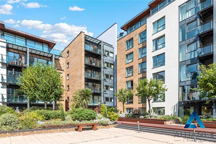 2 Bedroom Apartment To Rent In Boardwalk Place, London, E14