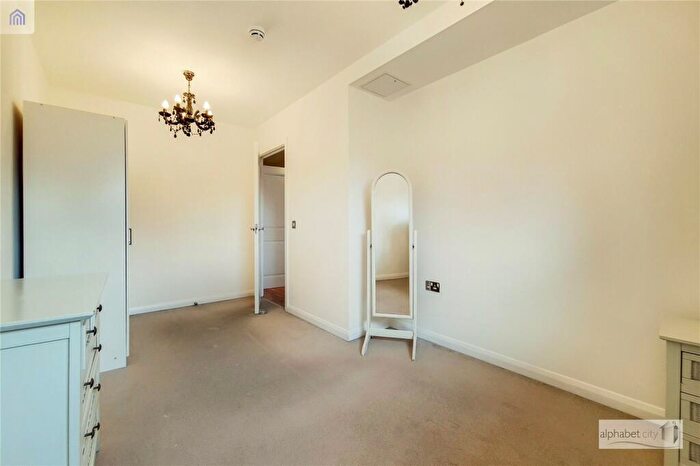 1 Bedroom Flat To Rent In Explorers Court, Newport Avenue, London, E14