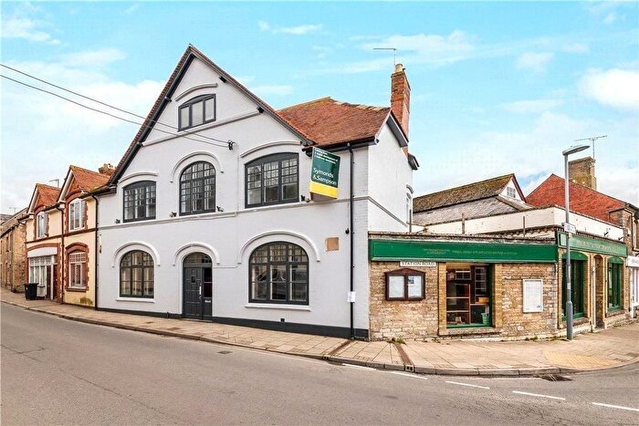 2 Bedroom Flat To Rent In Crown Inn, Stalbridge, Dorset, DT10