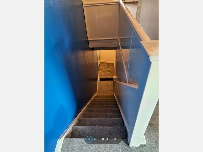 1 Bedroom Flat To Rent In Windsor Road, Manchester, M25