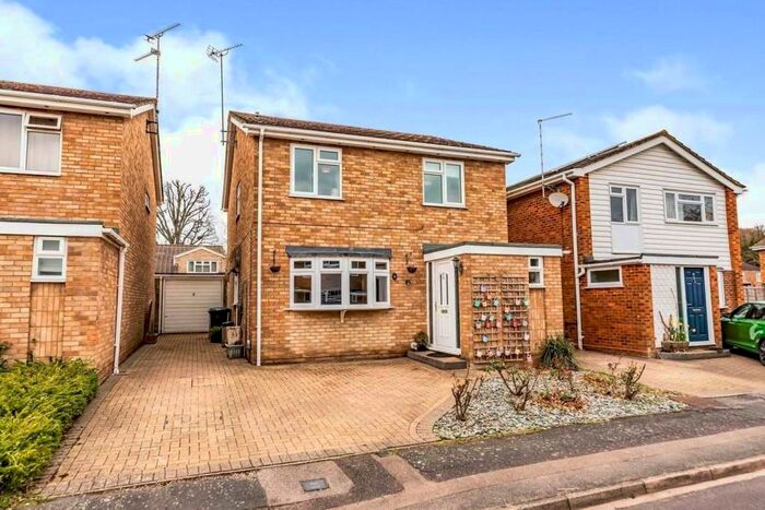 4 Bedroom Detached House To Rent In Globe Farm Lane, Blackwater, Camberley, Hampshire, GU17