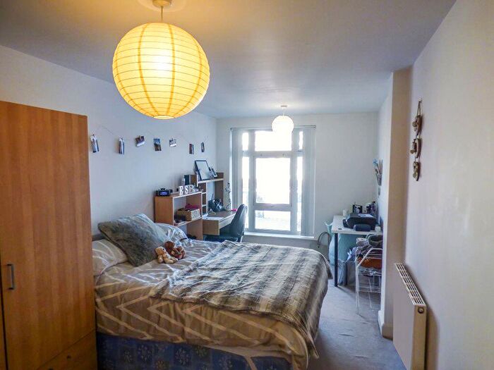 2 Bedroom Flat To Rent In Apt Dain Court, B29