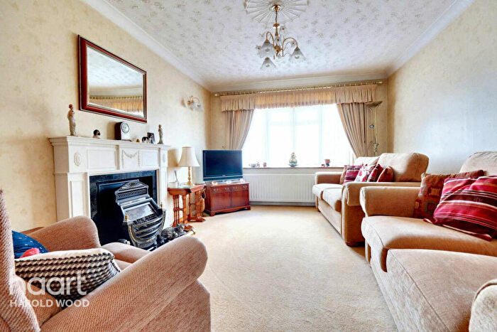 4 Bedroom Detached House For Sale In Tindall Close, Harold Wood, RM3