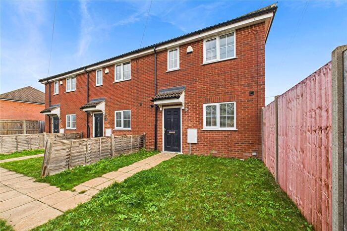 3 Bedroom End Terrace House For Sale In Macs Close, Padworth, Reading, Berkshire, RG7