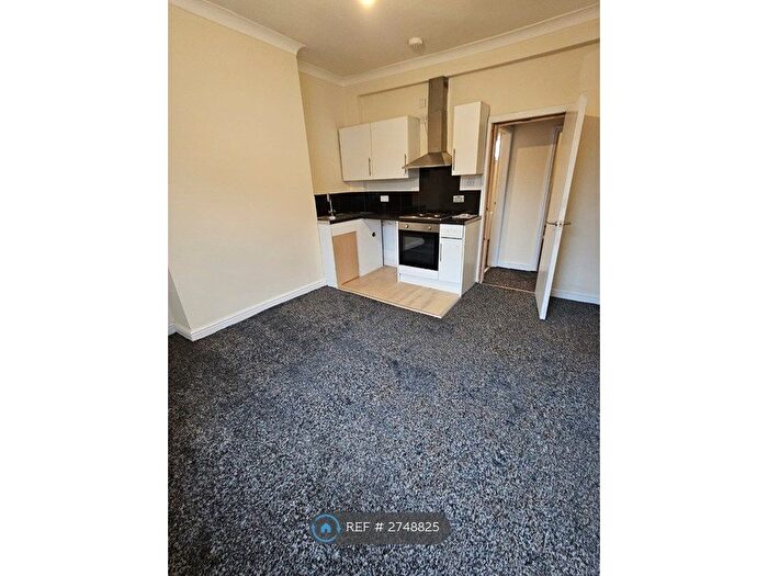 2 Bedroom Flat To Rent In Cleethorpes Road, Grimsby, DN31