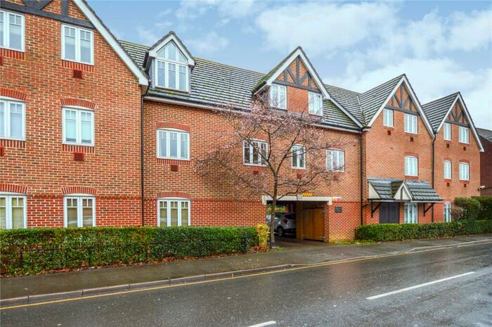 2 Bedroom Apartment To Rent In High Road, Byfleet, West Byfleet, Surrey, KT14