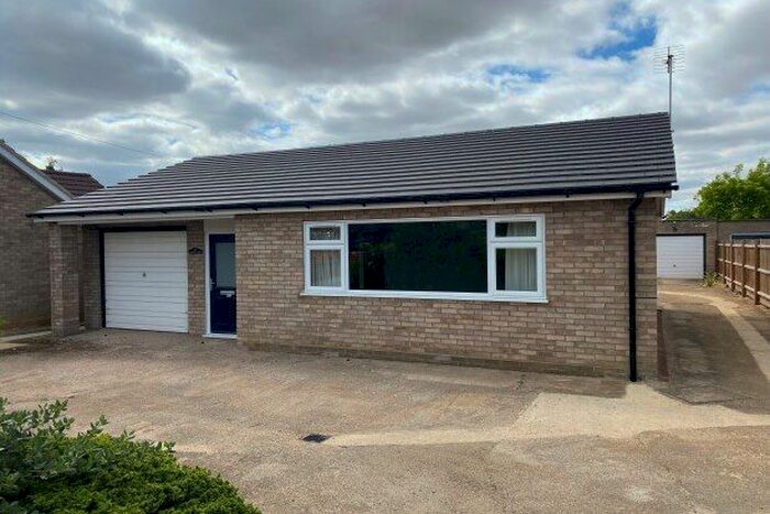 3 Bedroom Bungalow To Rent In Rampton Road, Cambridge, CB24