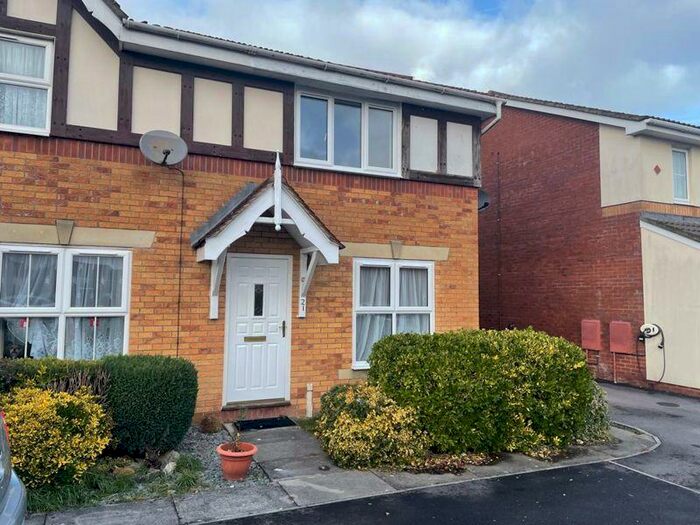 3 Bedroom Semi-Detached House To Rent In Stevens Walk, Bristol, BS32