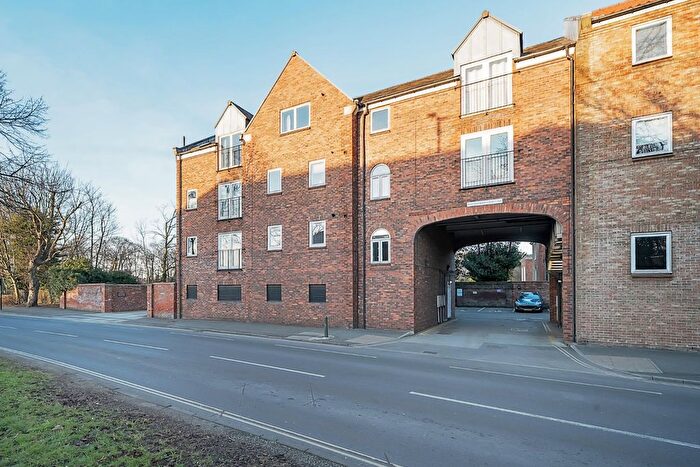 2 Bedroom Flat To Rent In Regal Court, Manor Road, Beverley, East Riding Of Yorkshire, Uk, HU17