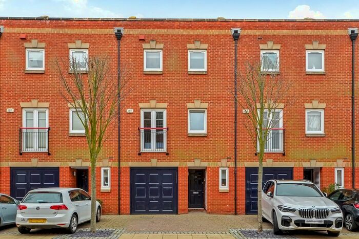 4 Bedroom Town House To Rent In Gunwharf Quays, Hampshire, PO1