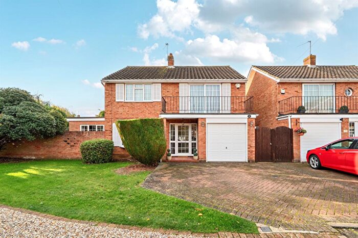 4 Bedroom Detached House For Sale In Thames Crescent, Maidenhead, SL6