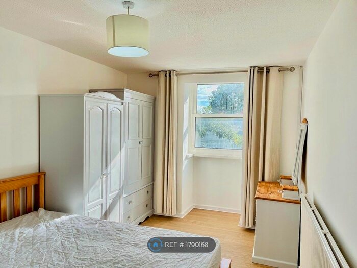 3 Bedroom Flat To Rent In King Street, Southsea, PO5