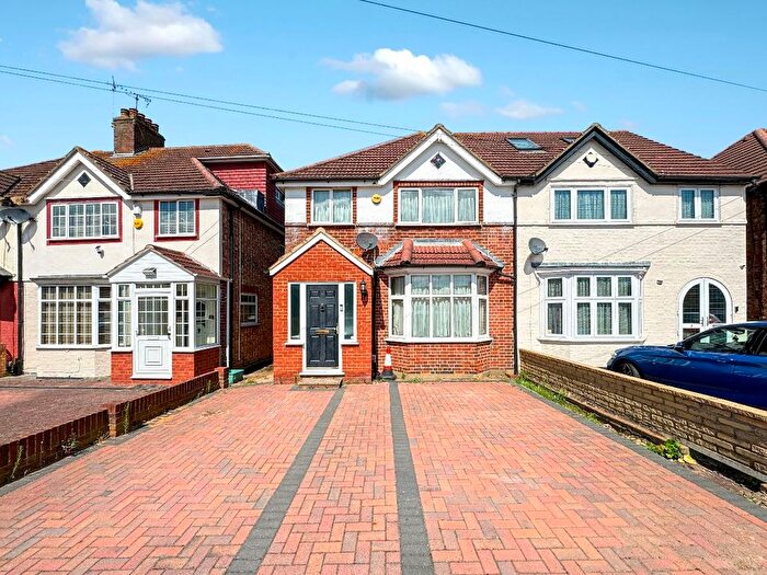 4 Bedroom Semi-Detached House To Rent In Sutton Square, Heston, TW5
