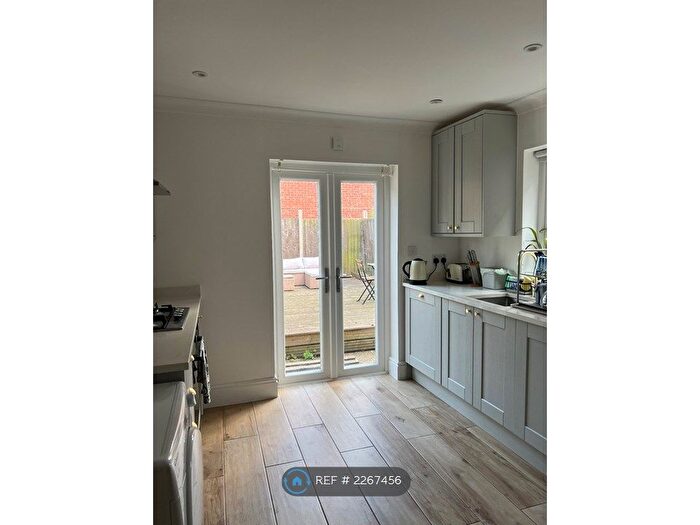 1 Bedroom Flat To Rent In Maple Road, London, SE20