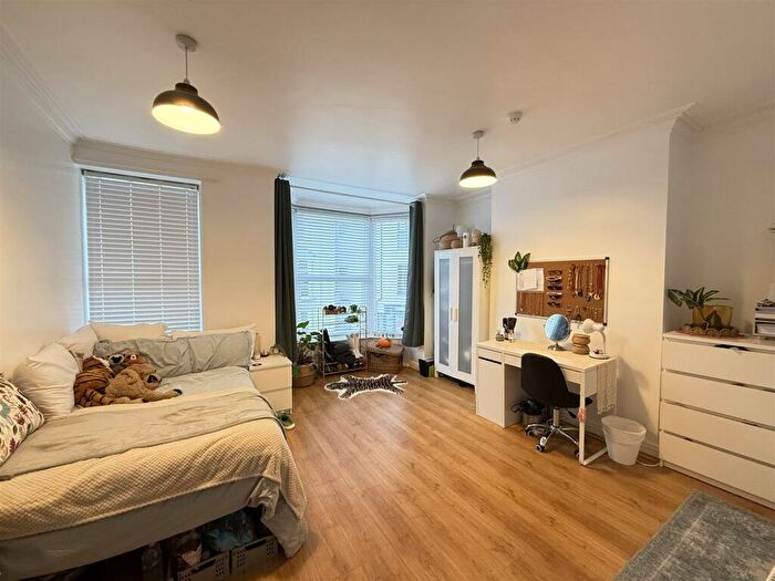 5 Bedroom House To Rent In College Road, Bangor, LL57