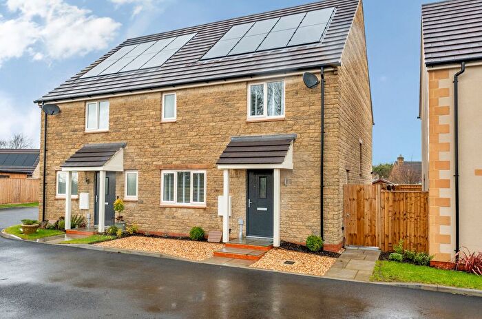 3 Bedroom Semi-Detached House To Rent In Banbury Close, Faringdon, Oxfordshire, SN7