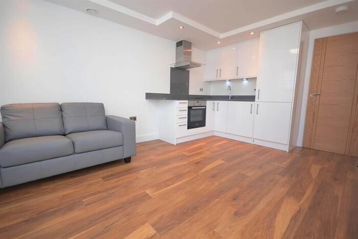 2 Bedroom Flat To Rent In Oxford Road, Reading, Berkshire, RG1