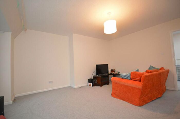 3 Bedroom Apartment To Rent In Burkes Road, Beaconsfield, HP9