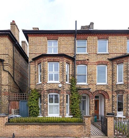 5 Bedroom Semi Detached House For Sale In South Vale, London, SE19