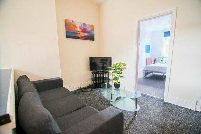 4 Bedroom Flat To Rent In Ecclesall Road, S11