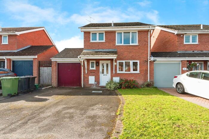 3 Bedroom Link Detached House For Sale In Sandringham Way, Frimley, Camberley, Surrey, GU16