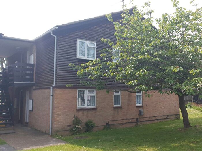 1 Bedroom Maisonette To Rent In Holmedale, Slough, SL2